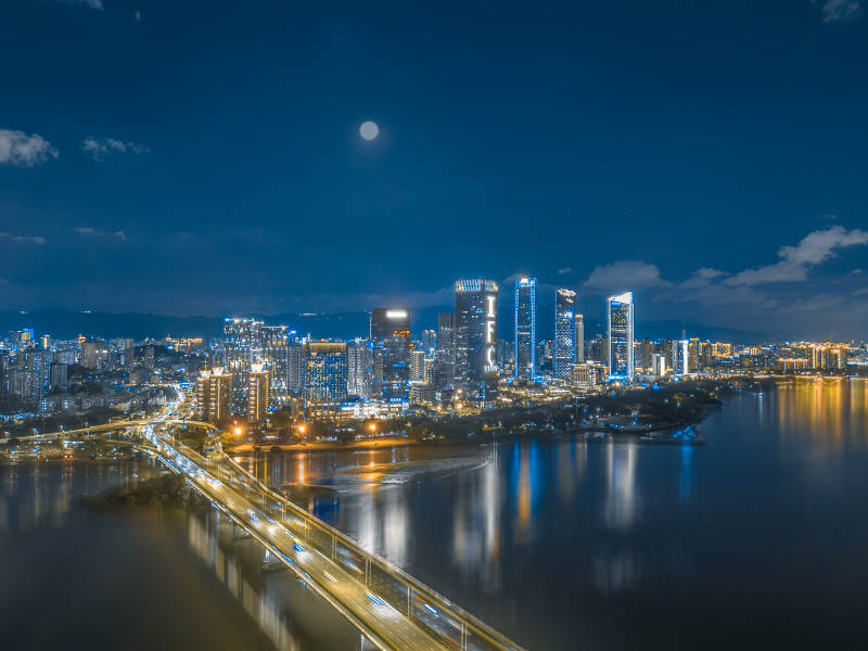 夜色下的福州城市天际线图片