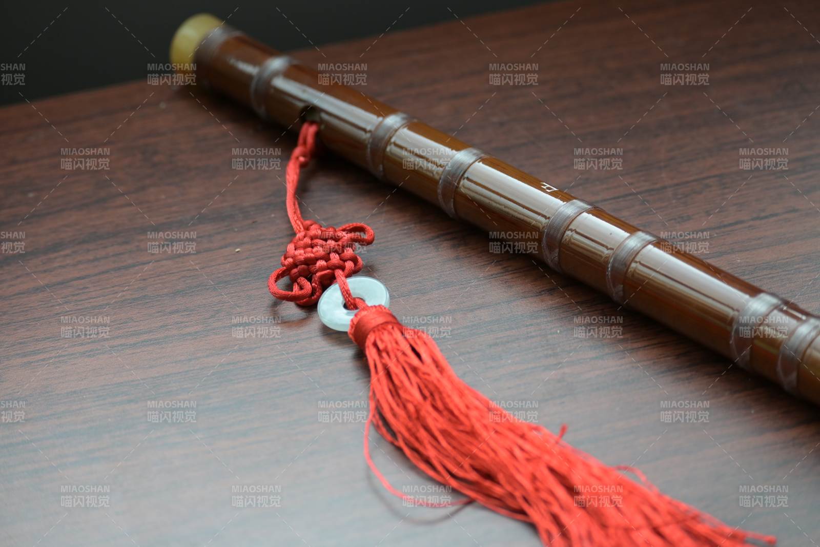 竹笛与红穗图片