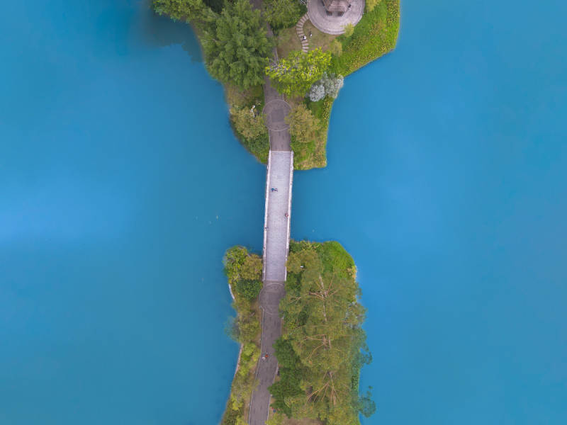 福州温泉公园湖心小岛桥图片