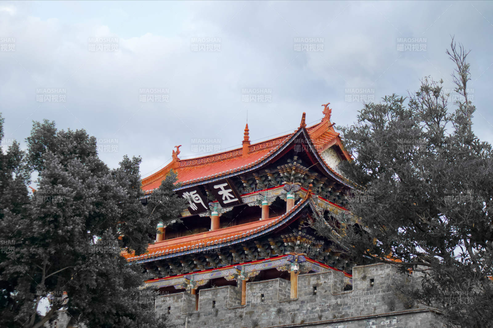 古建筑与自然景观图片