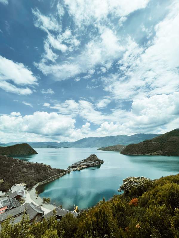 泸沽湖美景图片