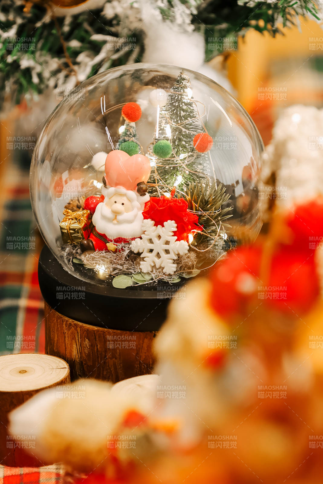 圣诞雪景球装饰图片