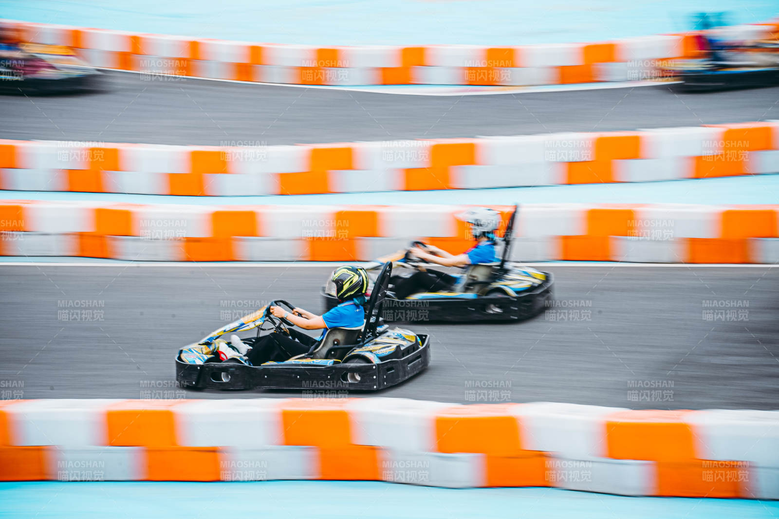 卡丁车赛道竞速图片