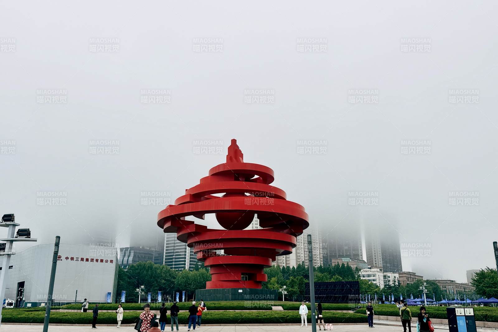 青岛五四广场红雕塑图片