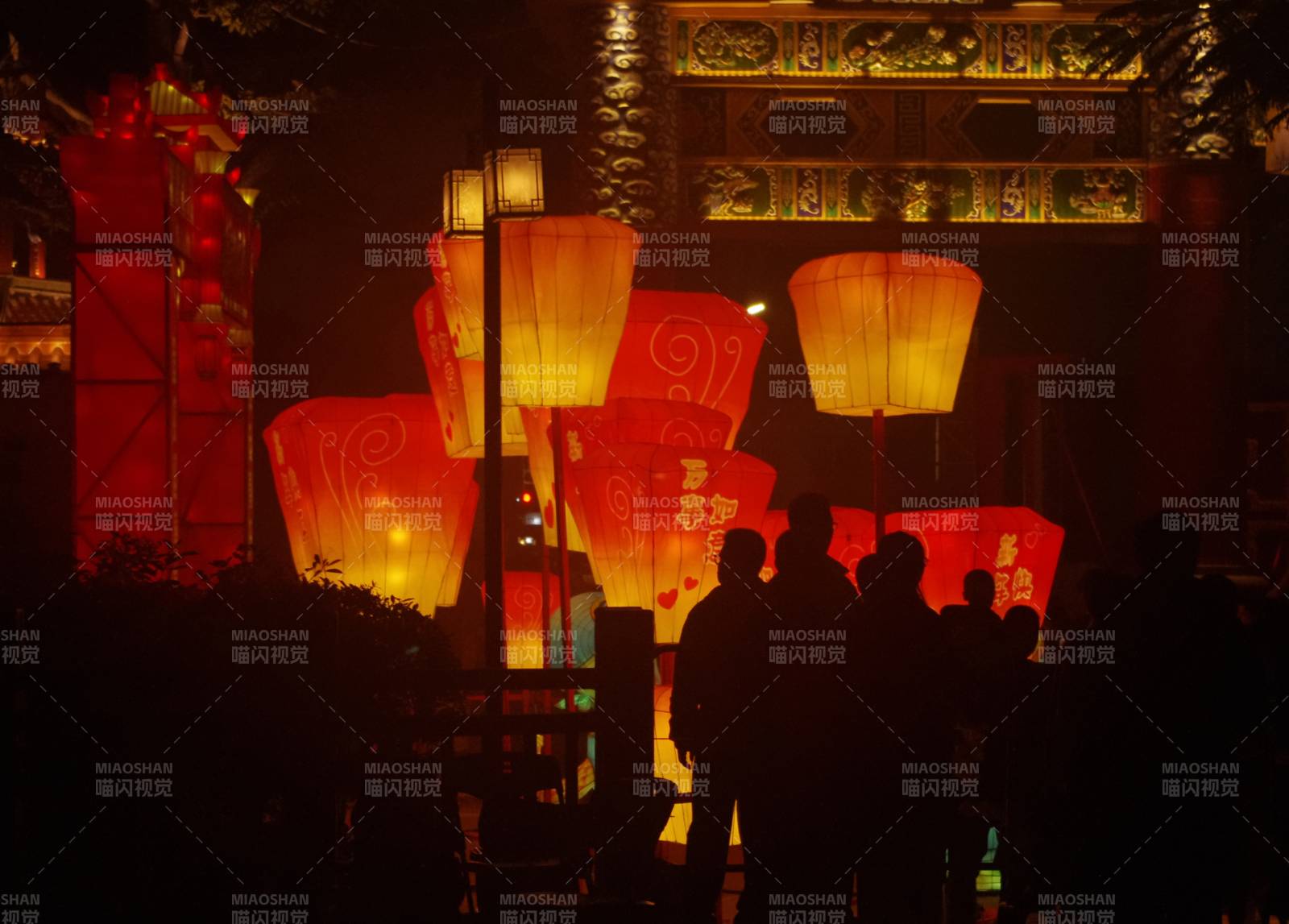 夜市灯笼人影幢图片