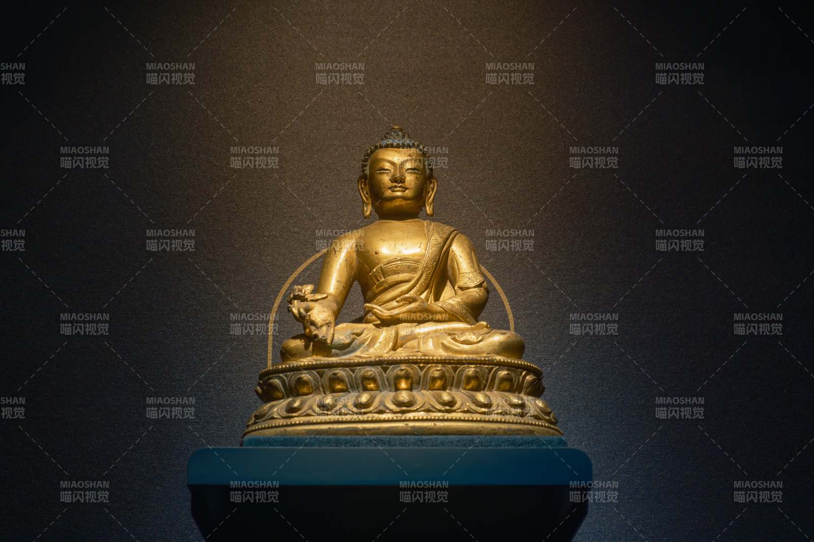 兰州市博物馆 明代 铜鎏金佛造像图片