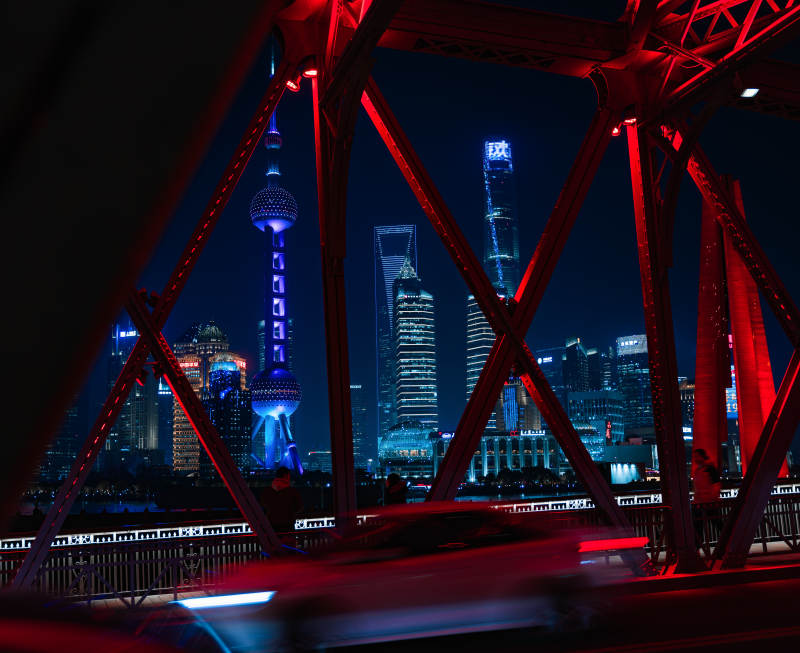 夜幕下的城市剪影图片