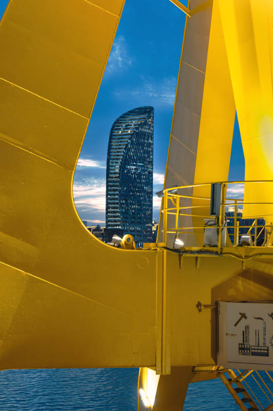 黄框中的摩天大楼图片