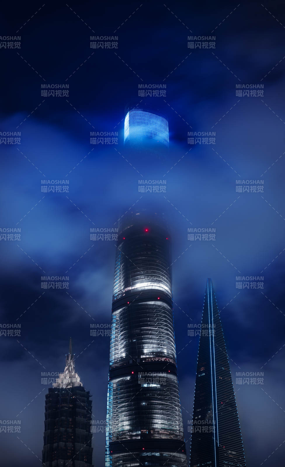 云端之上的摩天大楼图片