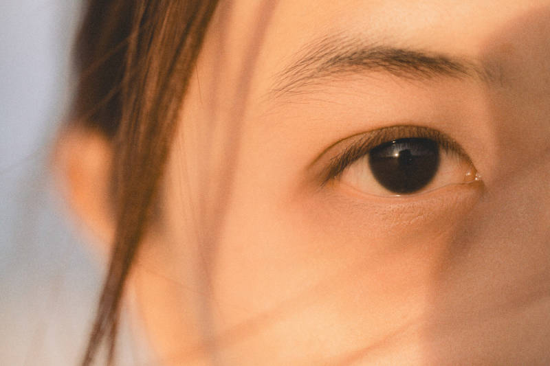 眼神中的温柔与坚定图片