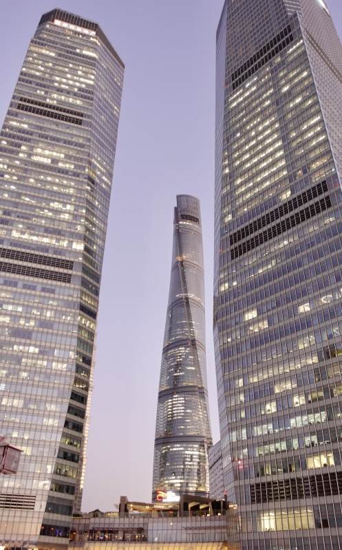 上海三座高楼夜景图片