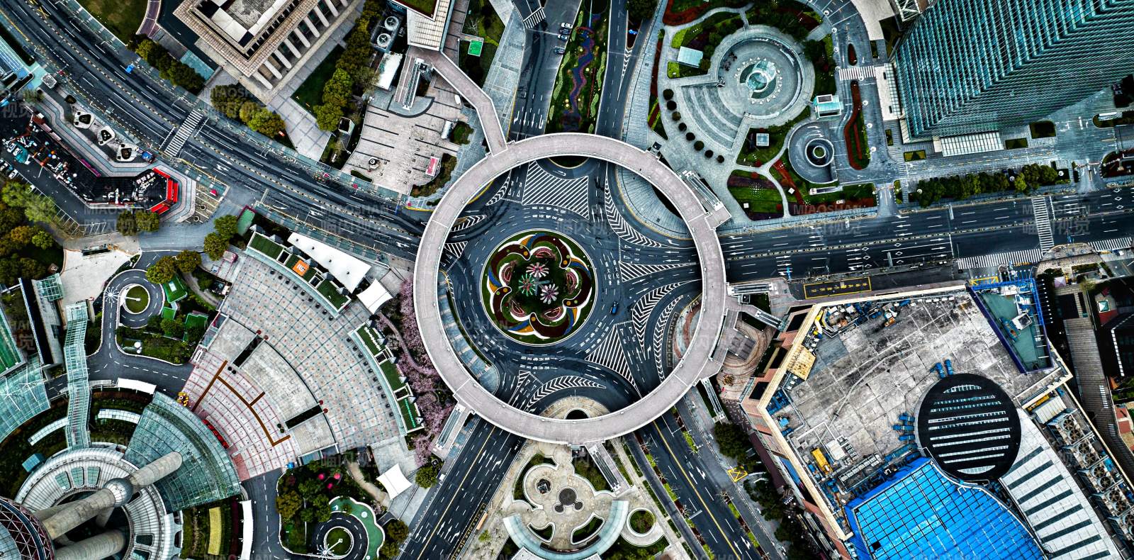 城市脉动 繁华交汇点 俯瞰上海图片