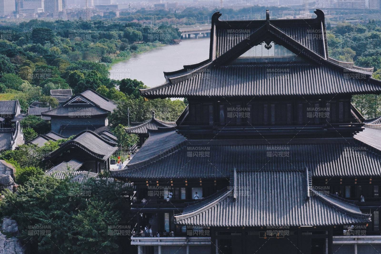 黑瓦古建筑群图片