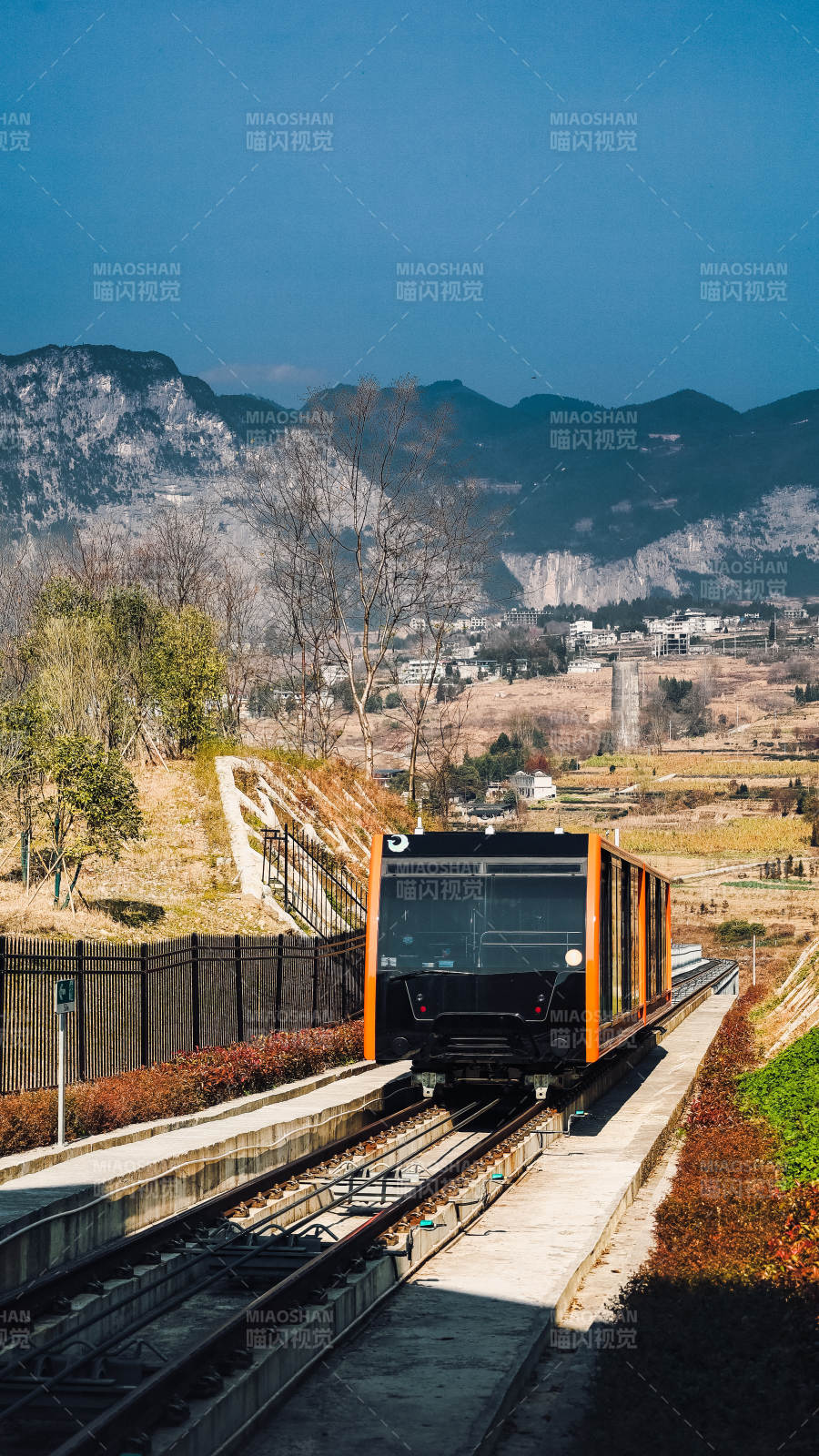 恩施大峡谷小火车图片