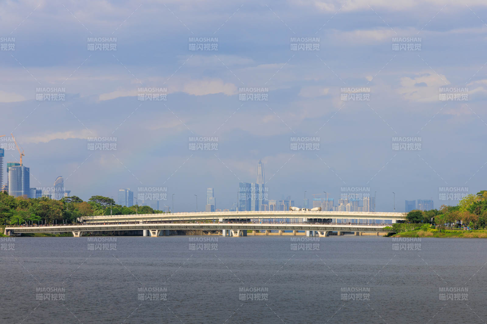 深圳湖景彩虹桥图片