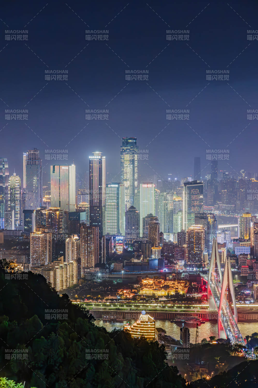 山城夜景璀璨图片