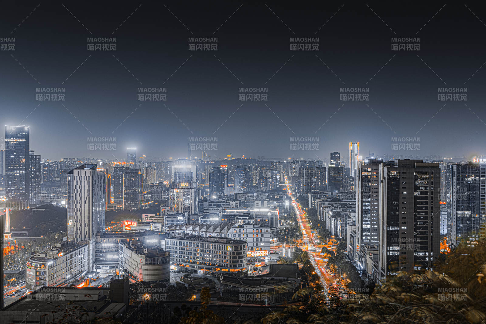 两江新区夜幕下的城市灯火辉煌图片