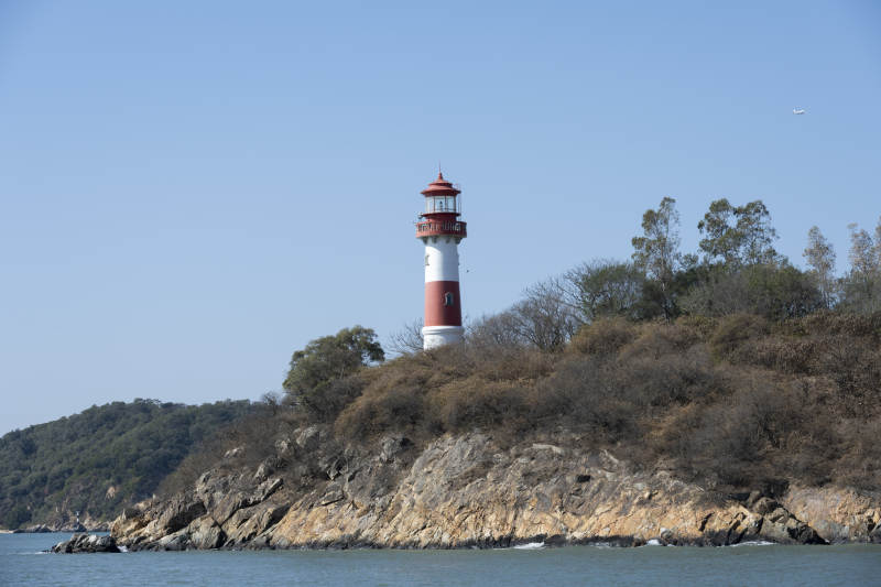 海岸上的灯塔图片