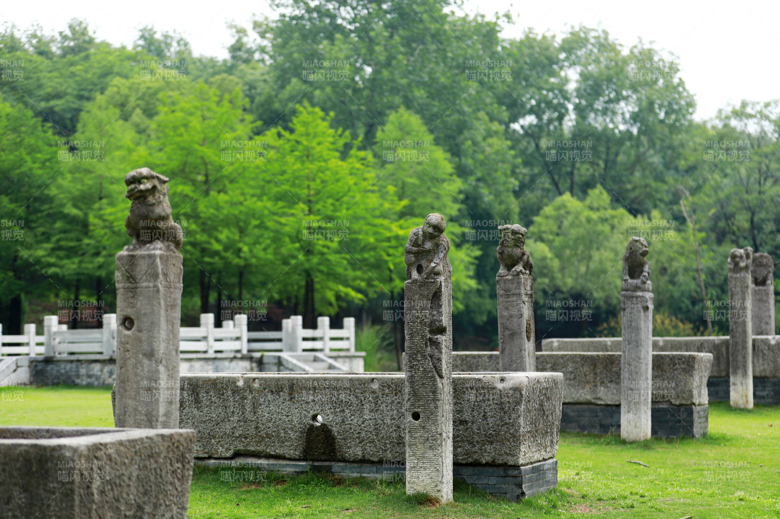 下马坊遗址公园的明朝石刻图片