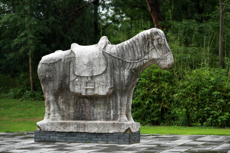 明代文物石雕马像图片