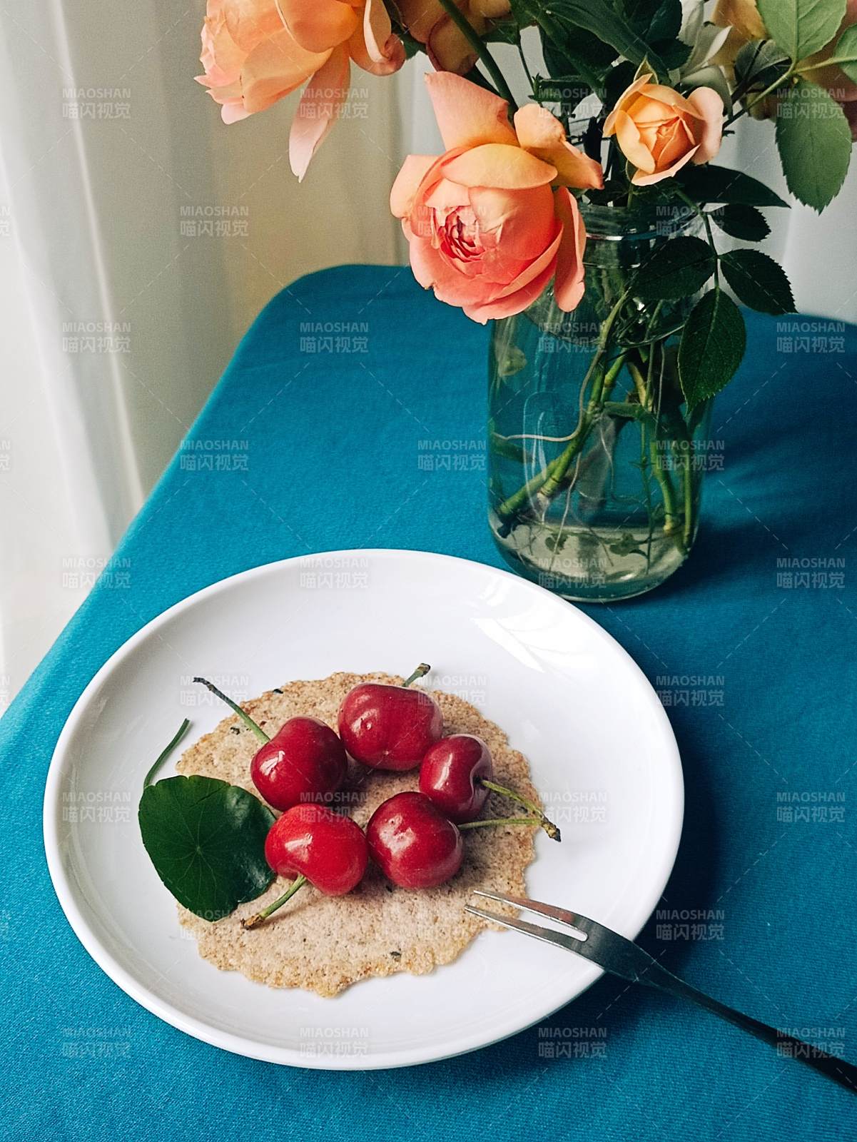 樱桃与花的早餐图片