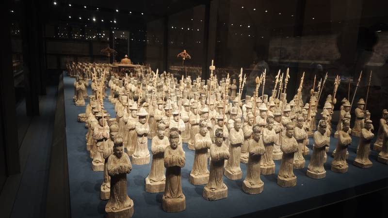 兵马俑阵列展示图片