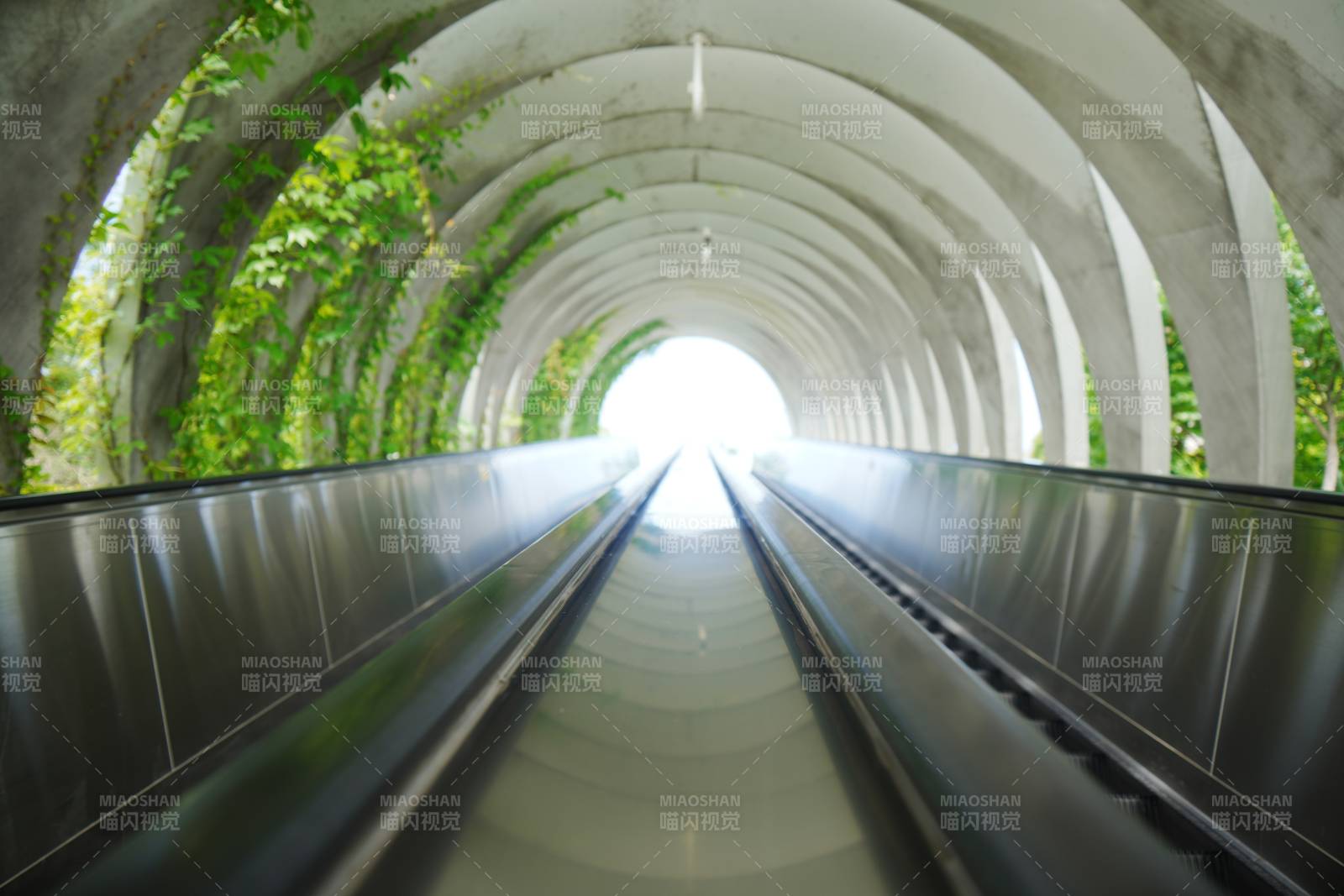 扶梯隧道尽头图片