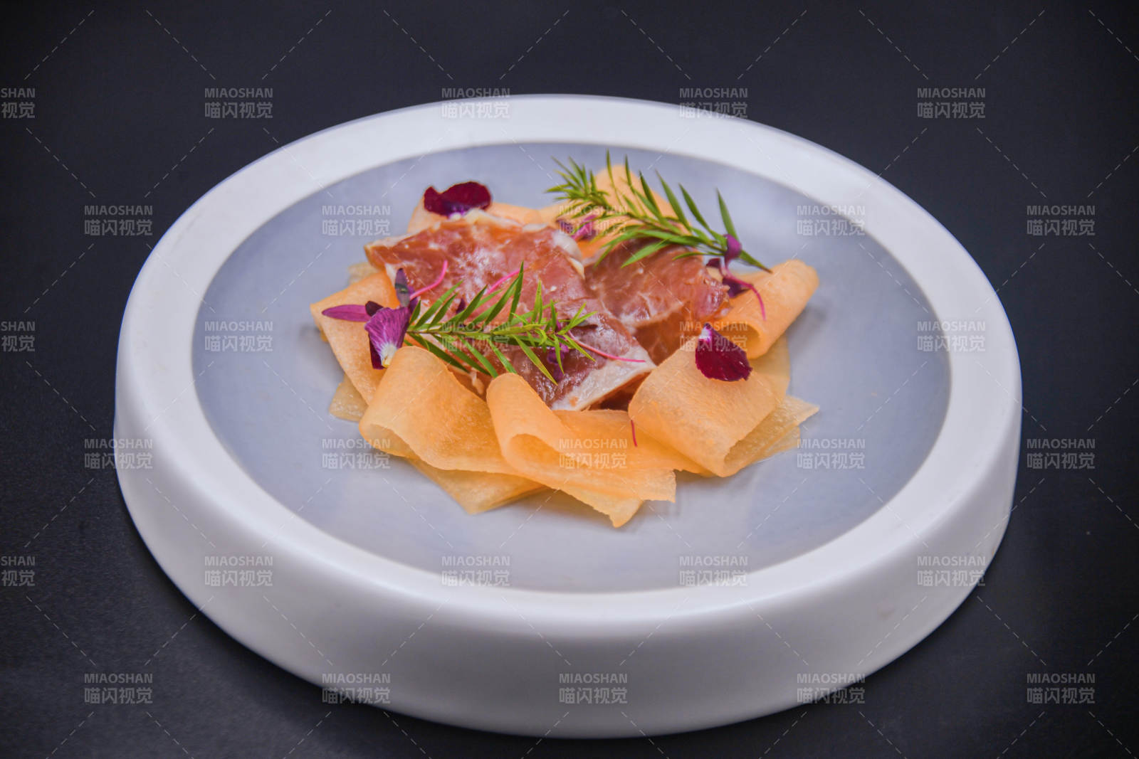 精美火腿玫瑰花瓣盘图片