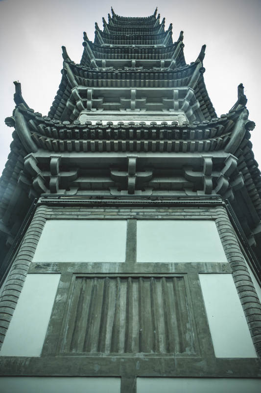 古塔耸立云霄图片