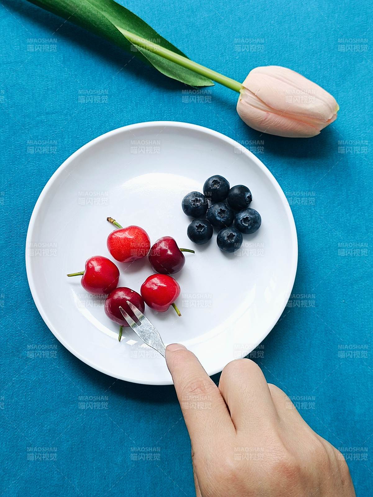 健康早餐 樱桃与蓝莓图片