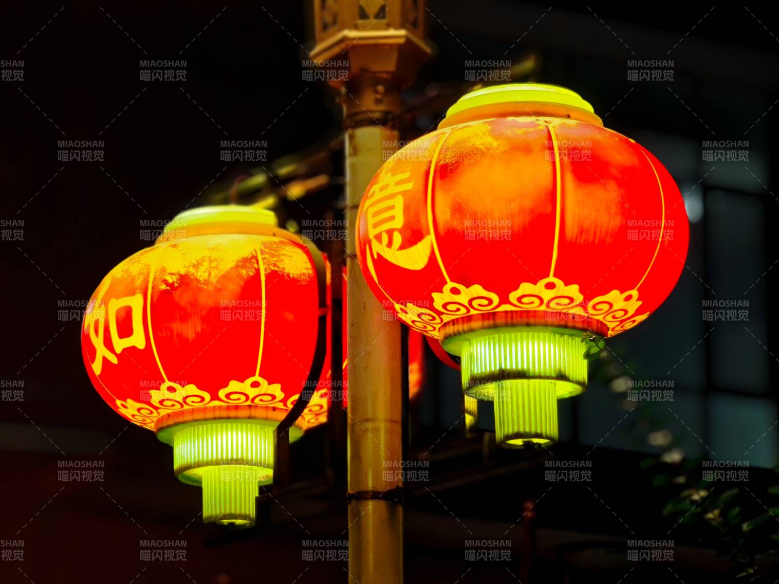 夜幕下的红灯笼图片