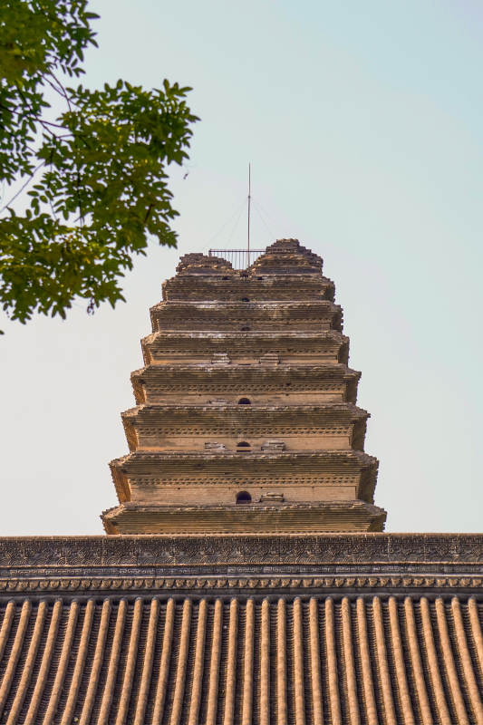 古塔顶层特写图片