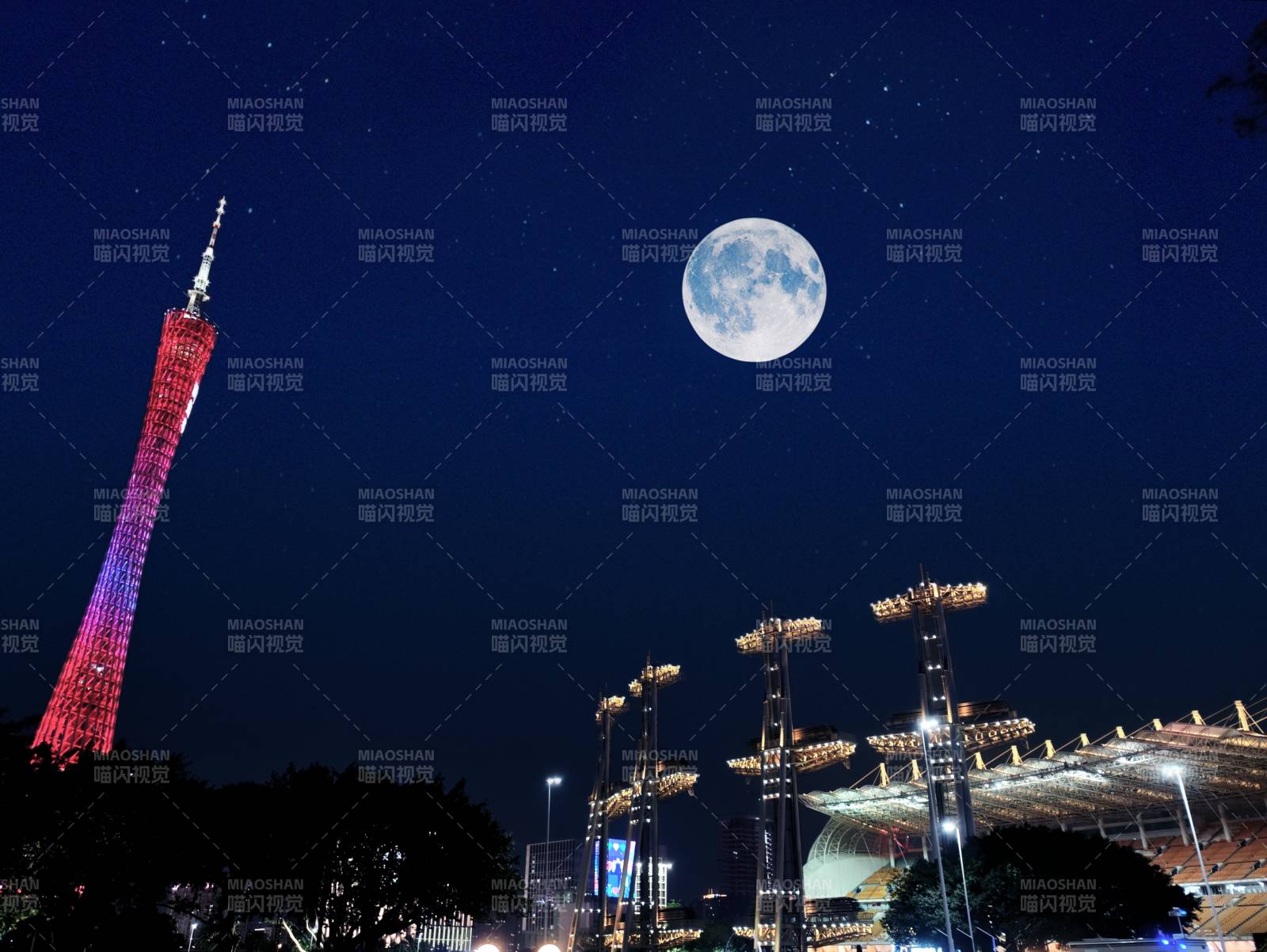 月光下的城市塔图片