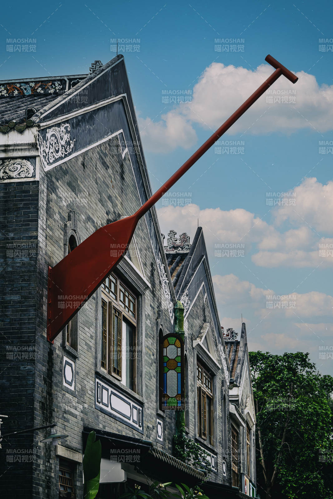 古建筑与红桨图片