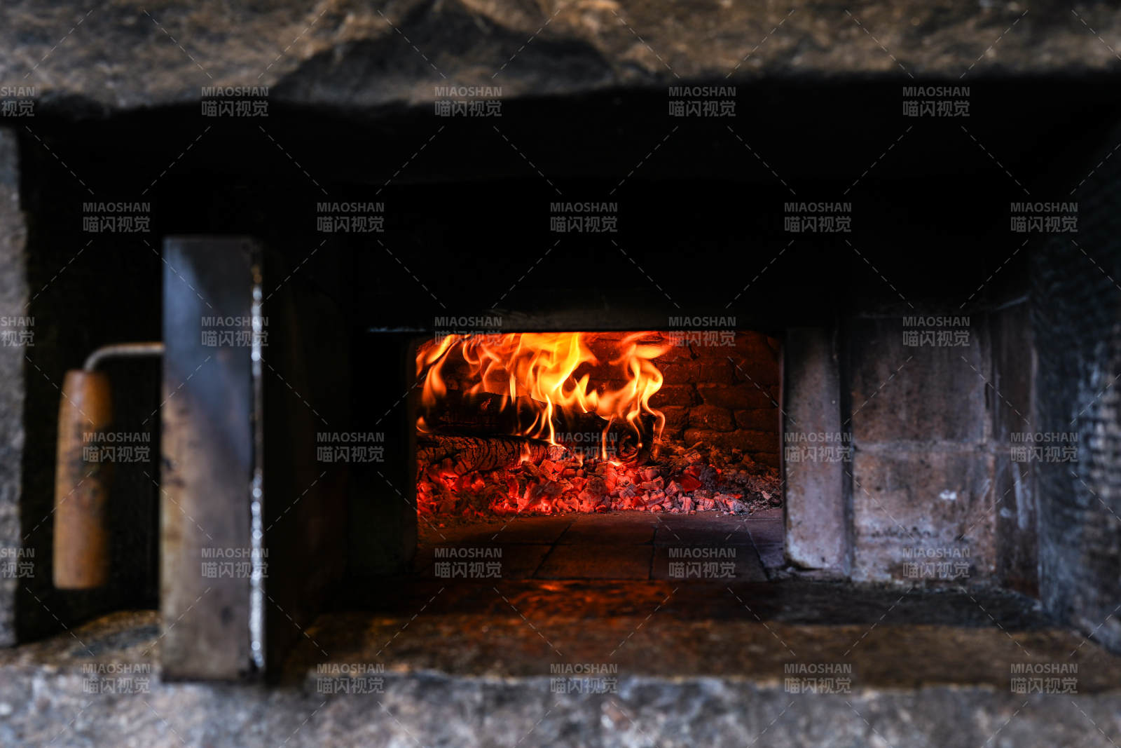 石炉火焰图片