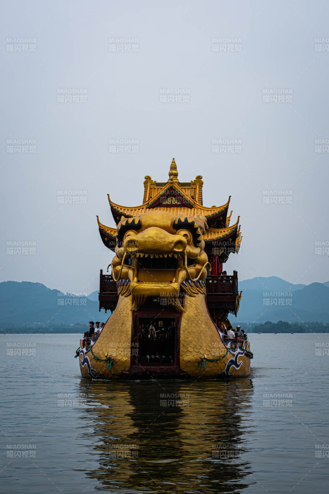 西湖龙舟游图片