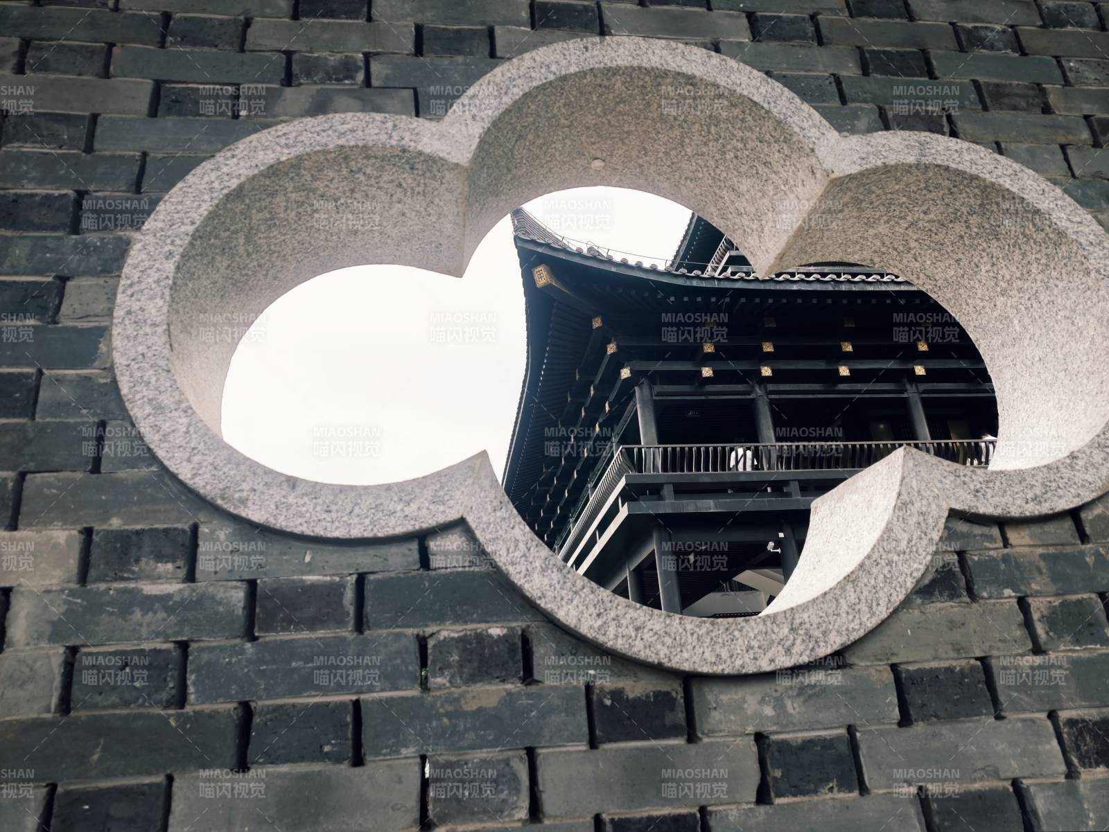 云窗古塔影图片