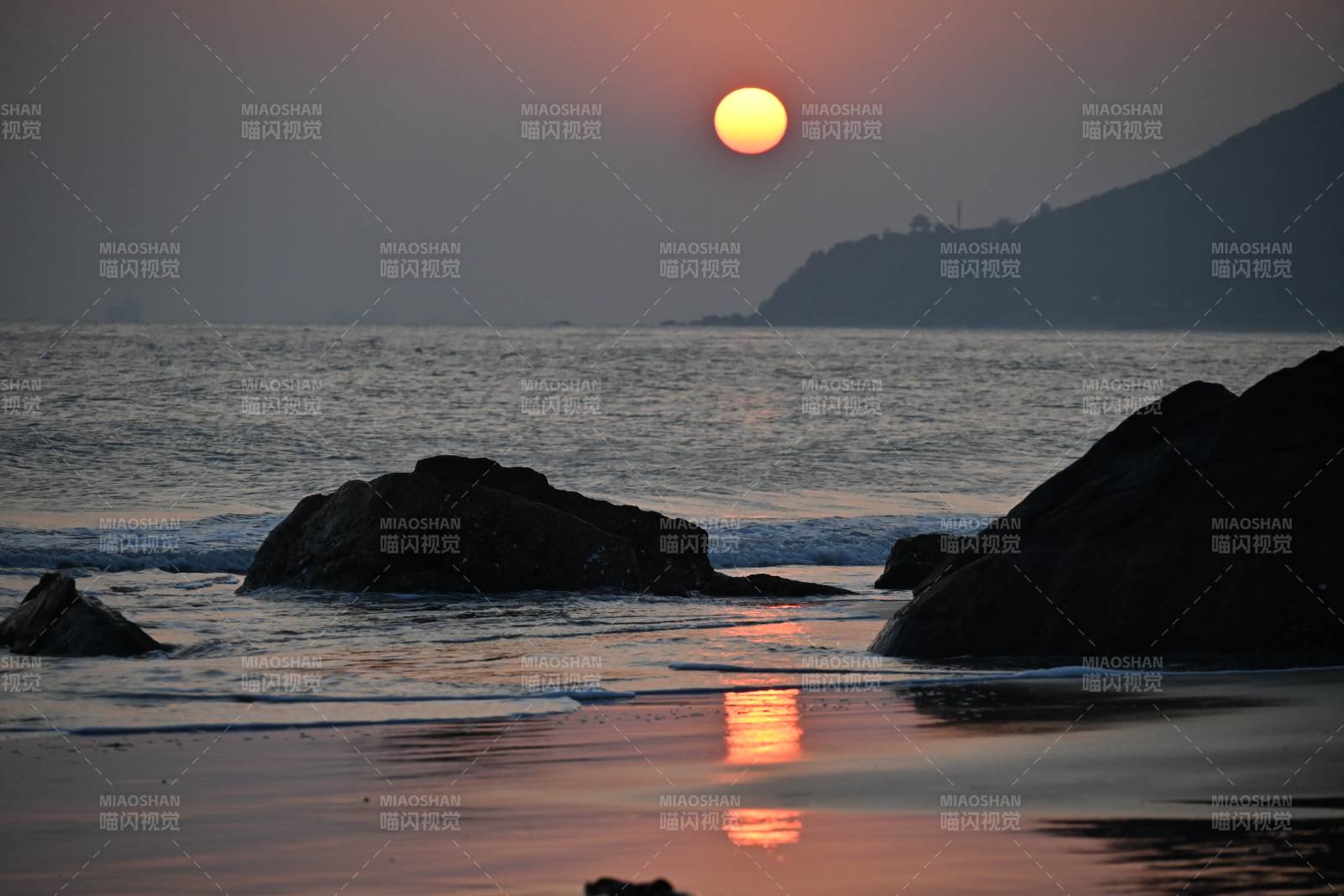海边日落 岩石静谧图片