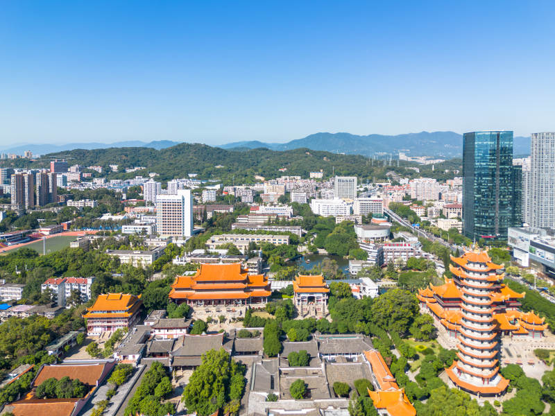 福州西禅寺与现代建筑古今同框图片