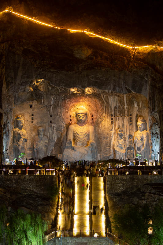 龙门石窟夜景灯光秀图片