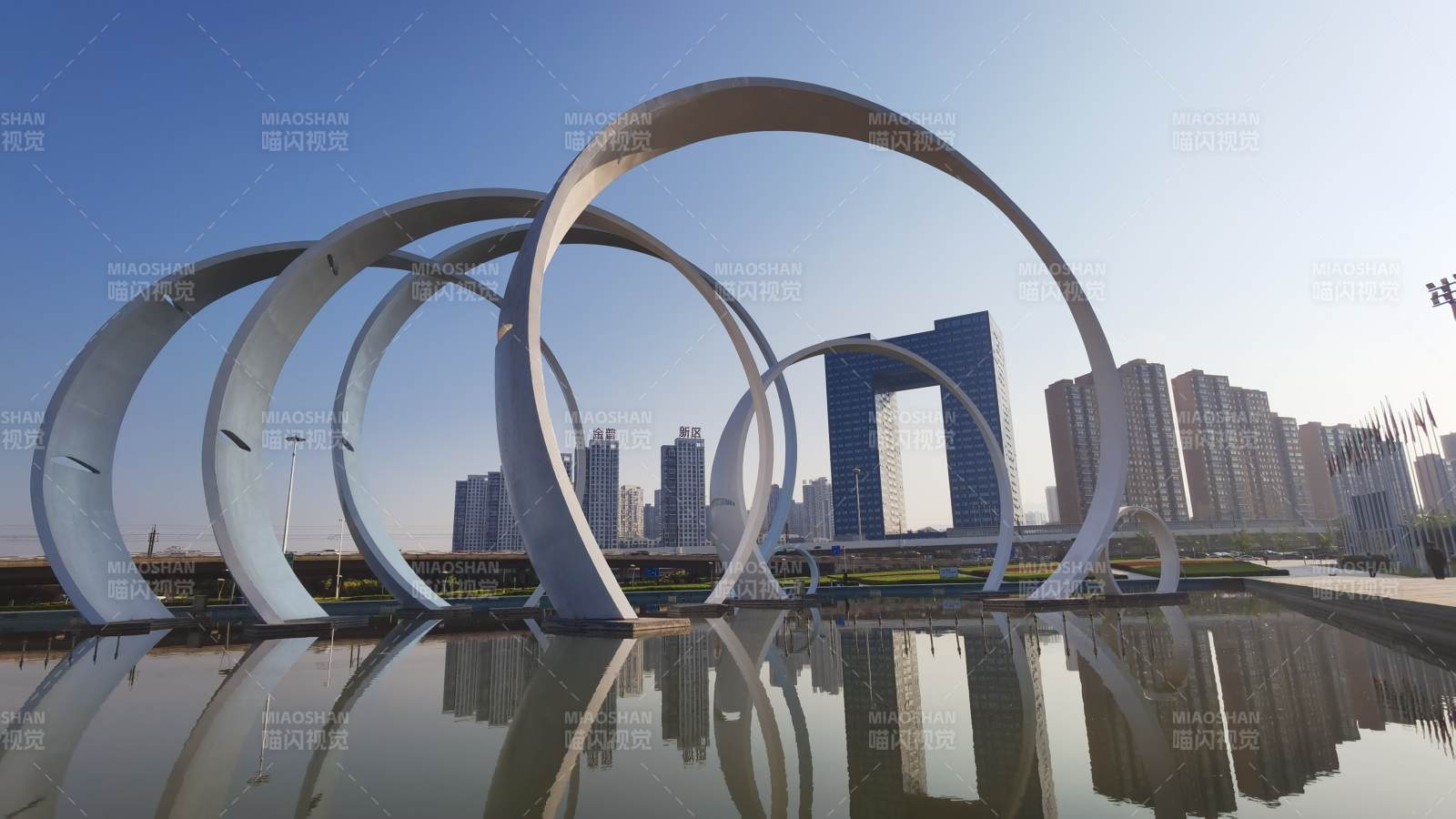 现代城市雕塑与建筑群金普新区图片