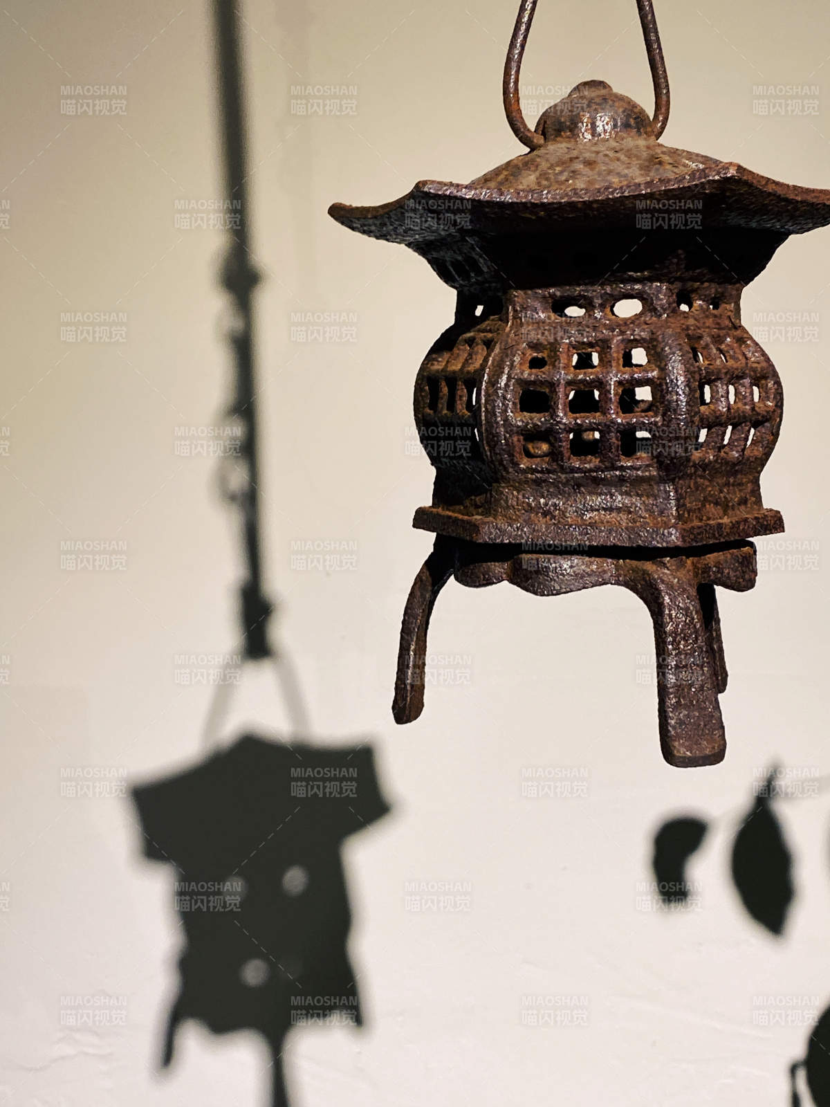 古风灯笼与影子艺术图片