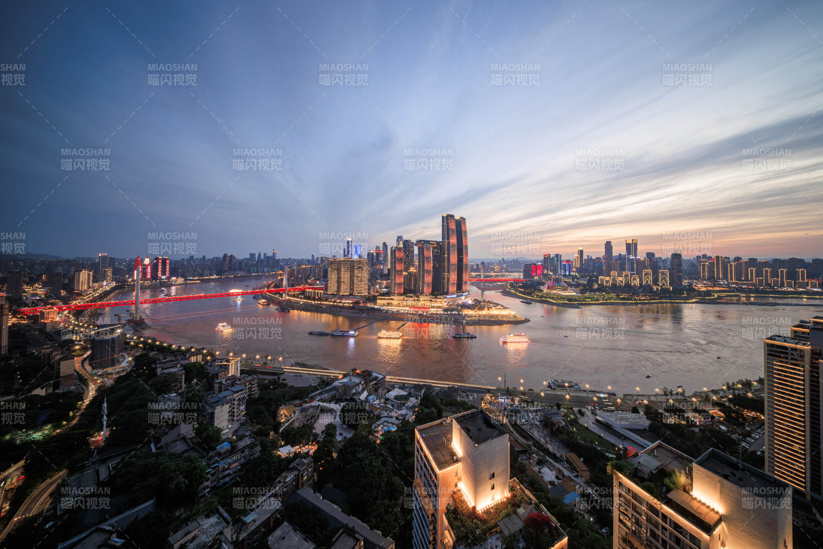 重庆夜景 两江交汇繁华都市图片