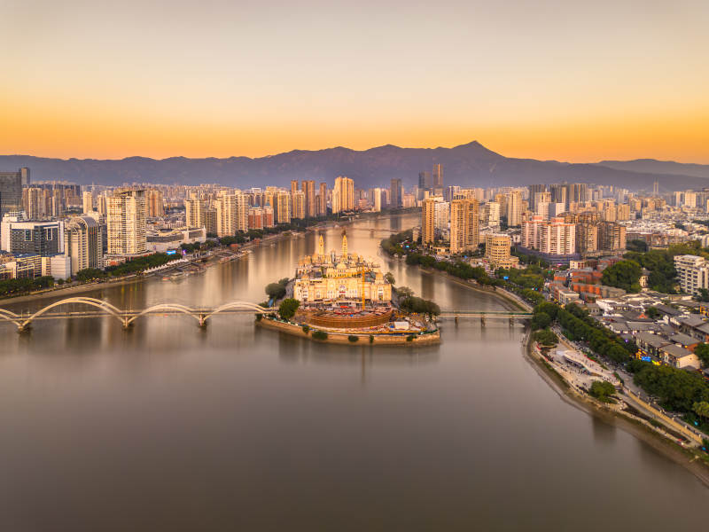夕阳下的福州中洲岛风光航拍图片