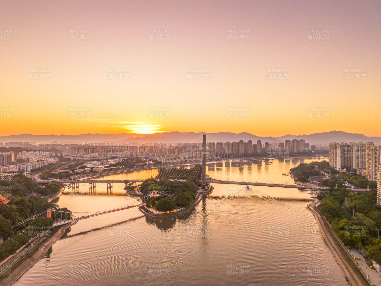 夕阳下的福州爱情岛航拍风光图片