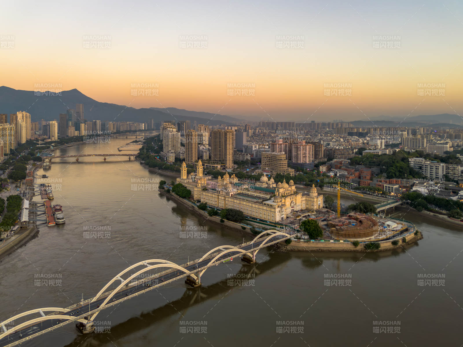 福州中洲岛江桥映辉图片