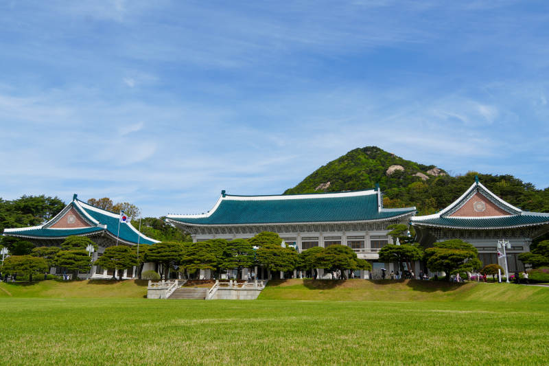 青瓦台前的宁静景色图片