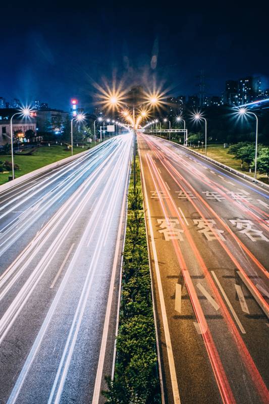 夜景高速车流光影轨迹图片