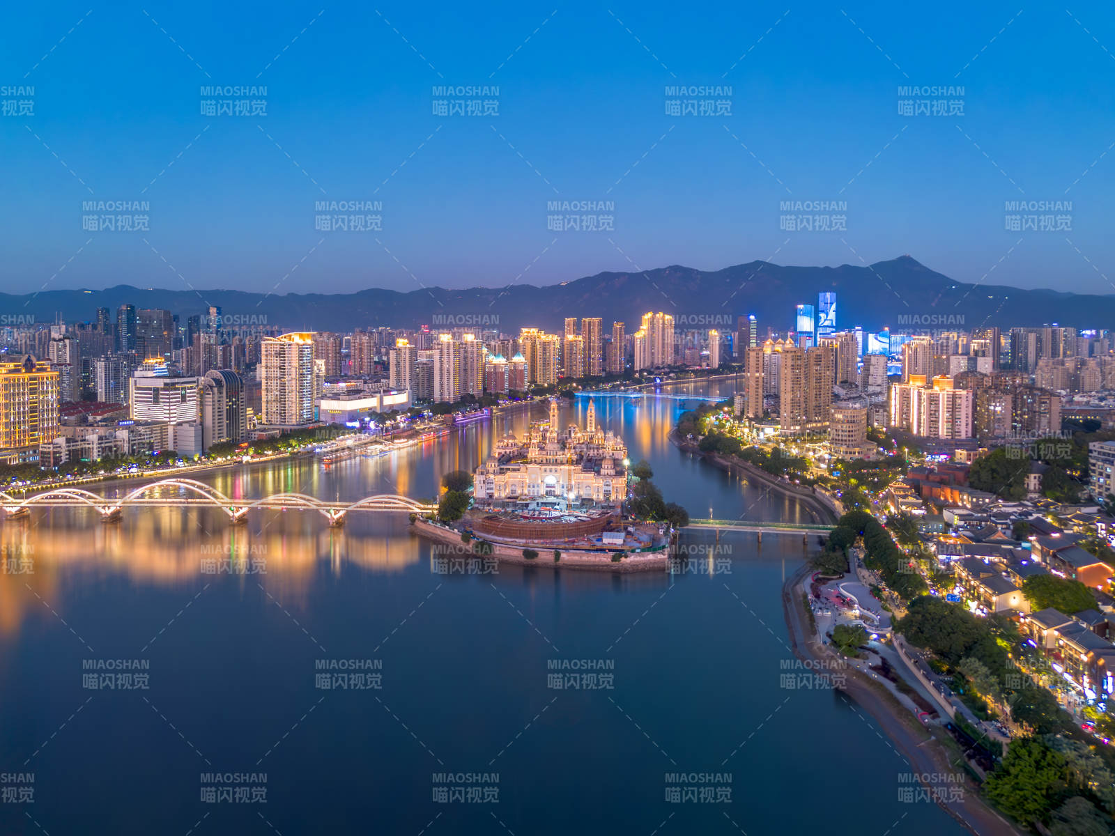 福州城市夜景 江畔灯火辉煌图片
