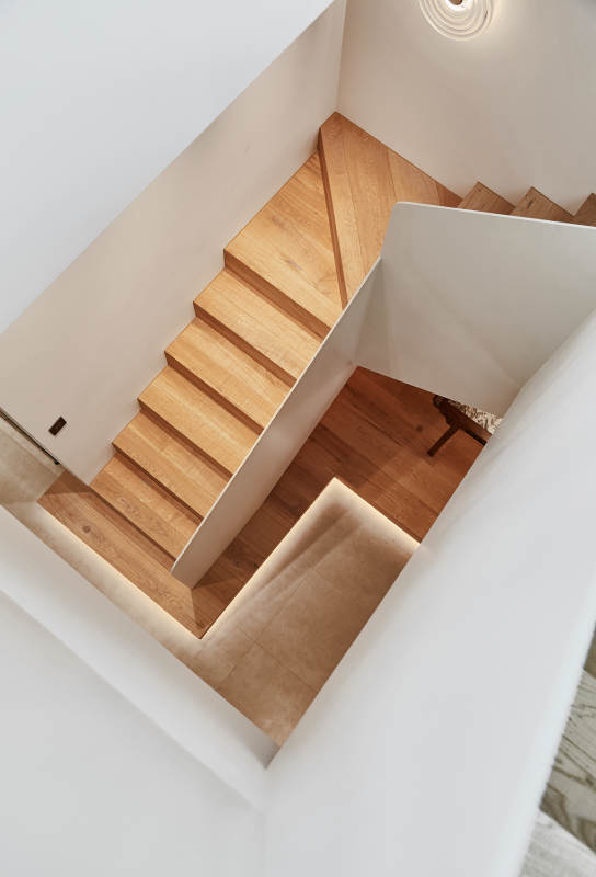 现代简约木质楼梯设计图片